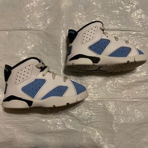 Jordan 6 retro university blue. Size 6C